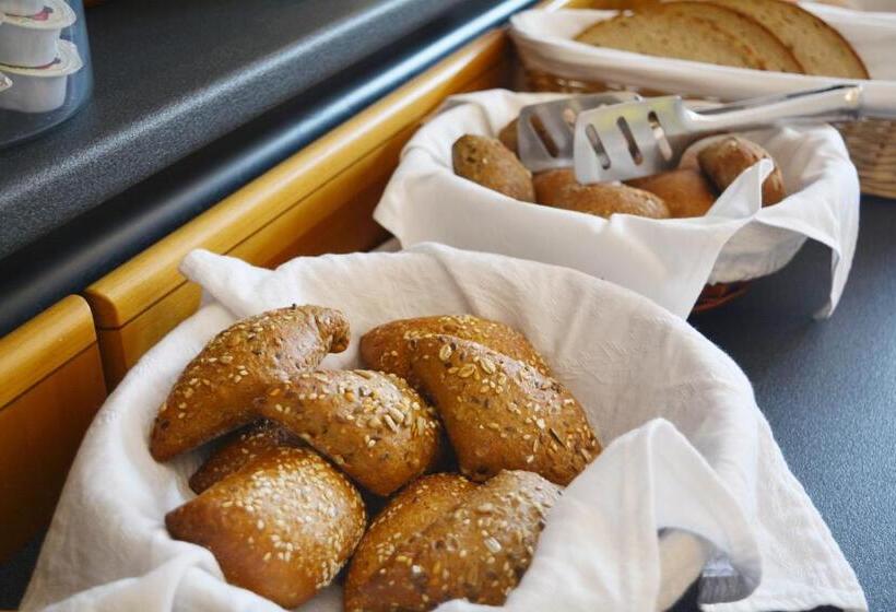 تختخواب و صبحانه Villa Chiara