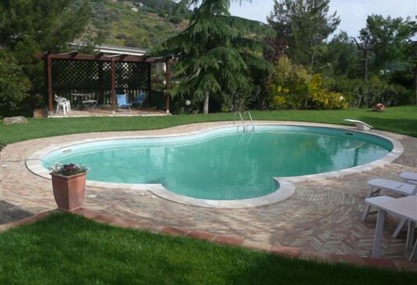 مبيت وإفطار Villa Clementine