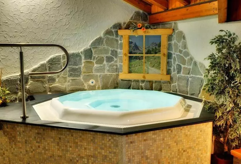 Hotelli Albergo Miramonti