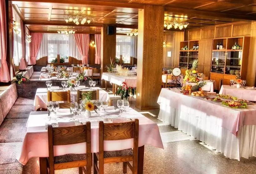 Hotelli Albergo Miramonti