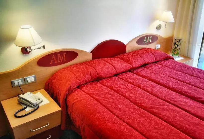 Hotelli Albergo Miramonti