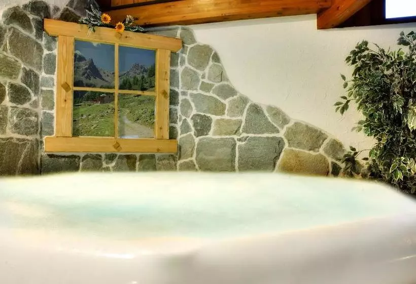 Hotelli Albergo Miramonti