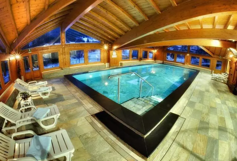 Hotelli Albergo Miramonti