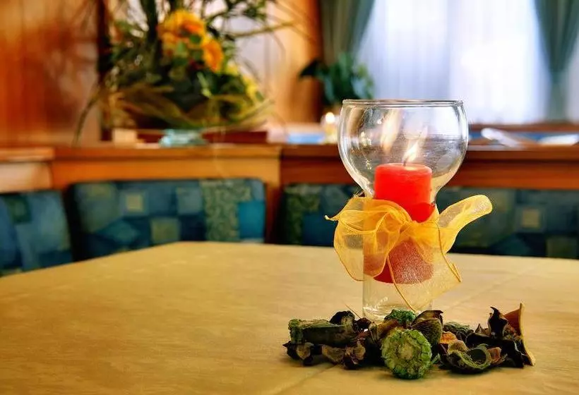Hotelli Albergo Miramonti