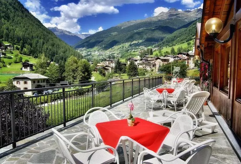 Hotelli Albergo Miramonti