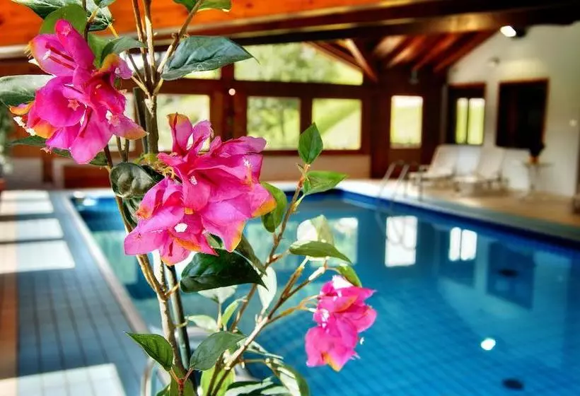 Hotelli Albergo Miramonti