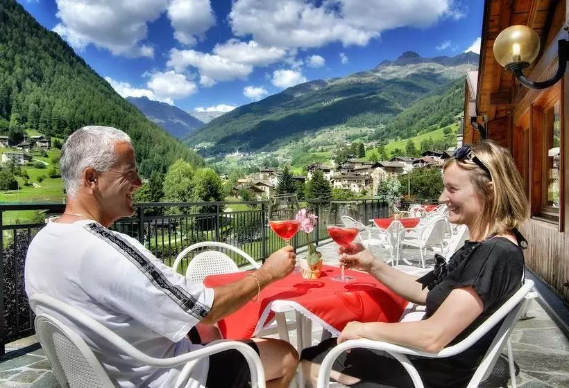 Hotelli Albergo Miramonti