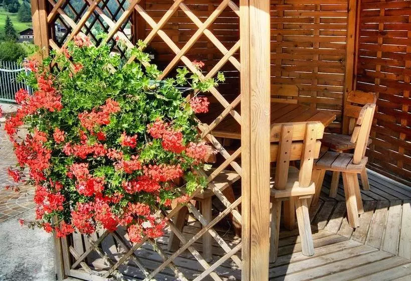 Hotelli Albergo Miramonti