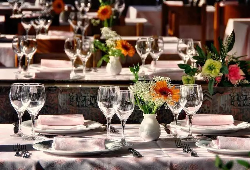 Hotelli Albergo Miramonti