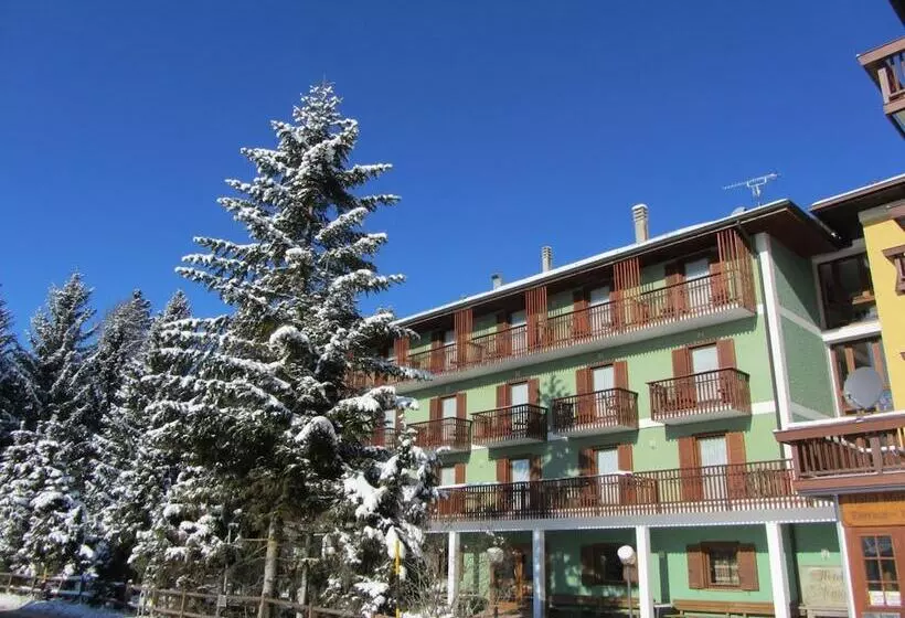 ホテル Albergo Monteverde