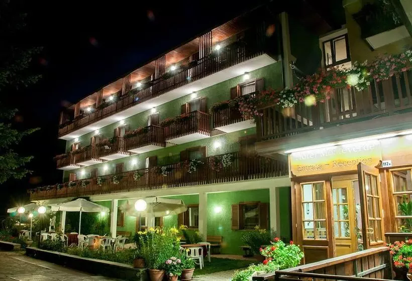 ホテル Albergo Monteverde