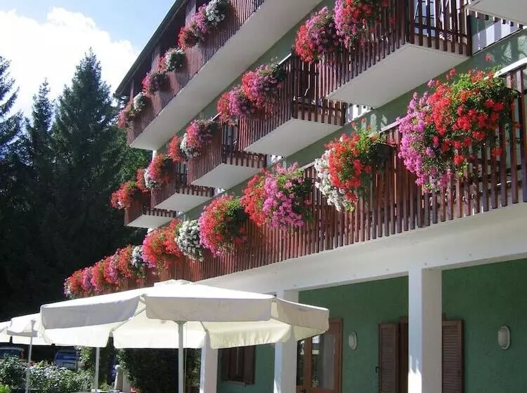 ホテル Albergo Monteverde