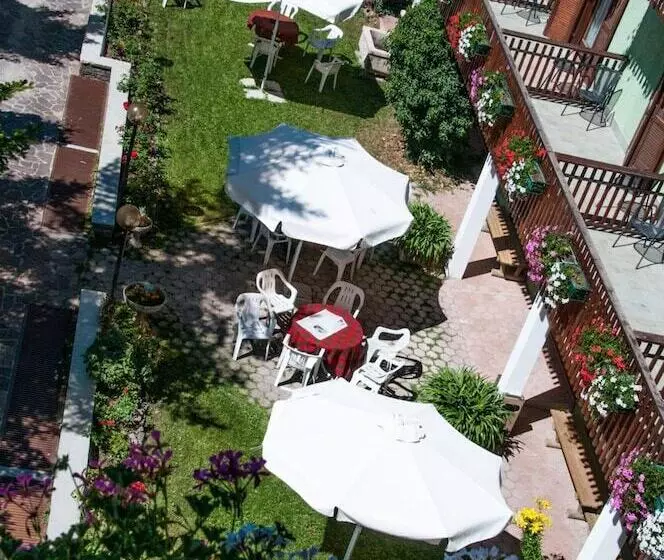 ホテル Albergo Monteverde