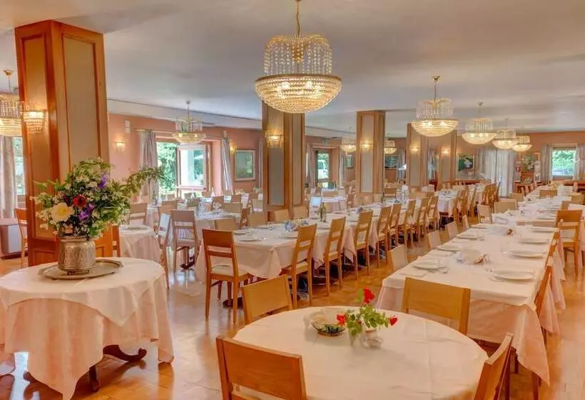 ホテル Albergo Monteverde