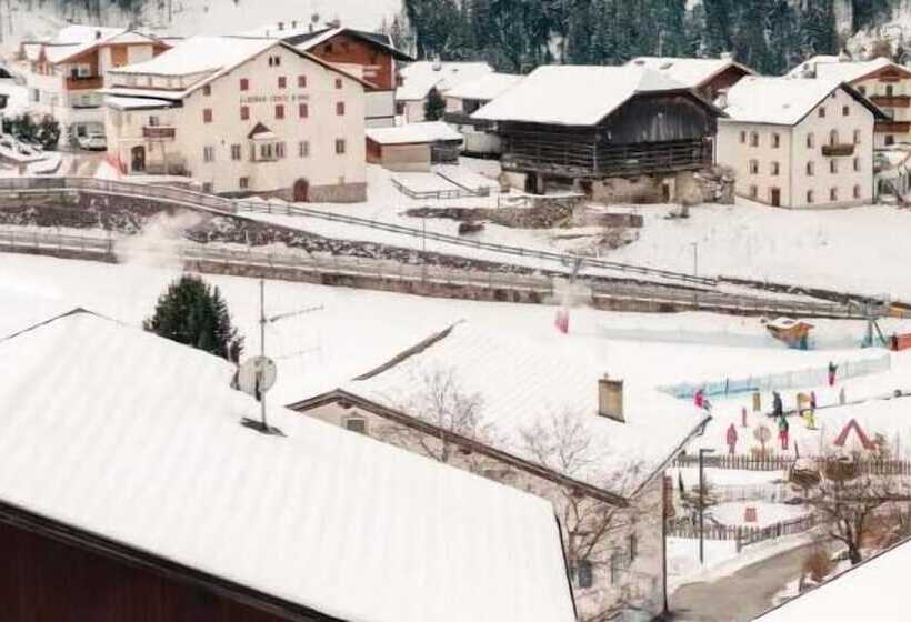 בית מלון כפרי Kristiania Small Dolomites