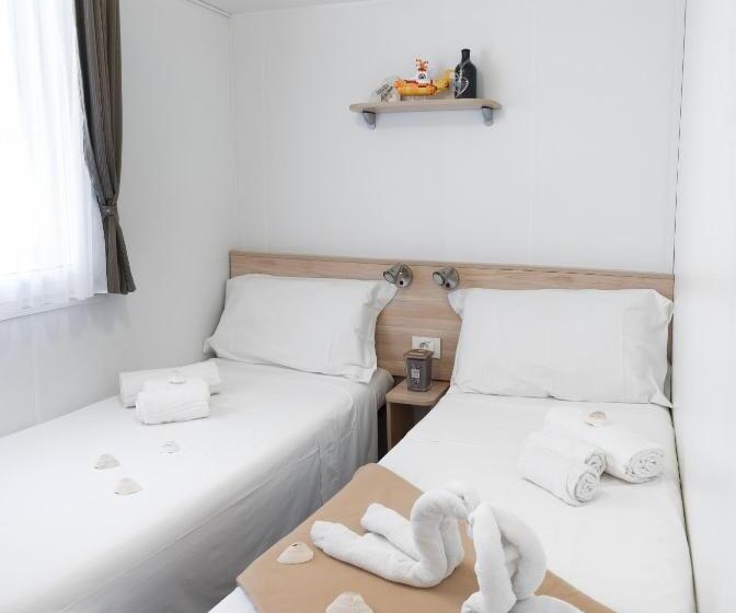 אתר נופש Camping Atlanta & Mediterraneo Family Village