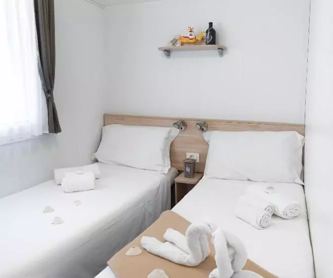 استراحتگاه Camping Atlanta & Mediterraneo Family Village