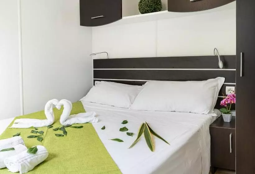 استراحتگاه Camping Atlanta & Mediterraneo Family Village