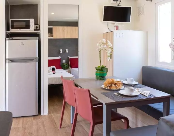 استراحتگاه Camping Atlanta & Mediterraneo Family Village