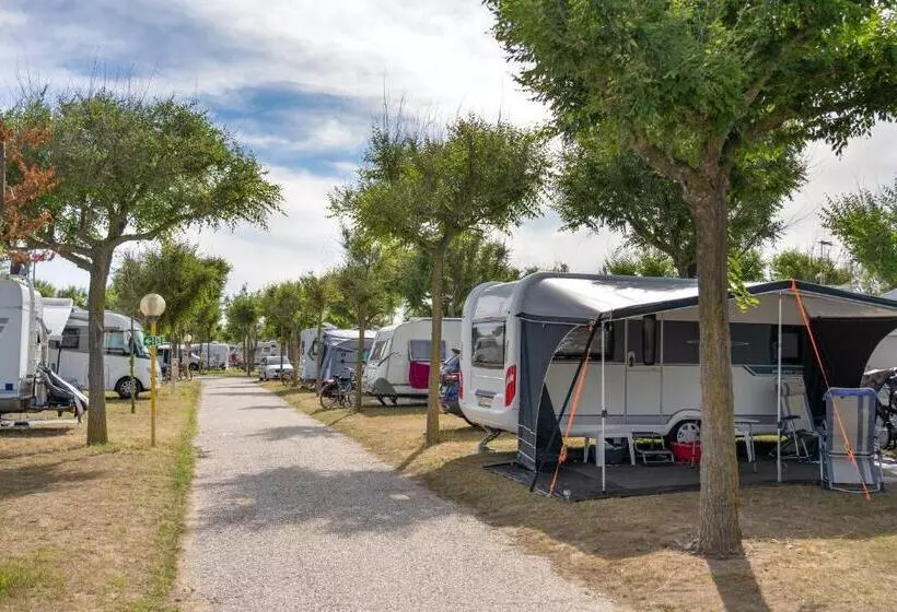 استراحتگاه Camping Atlanta & Mediterraneo Family Village