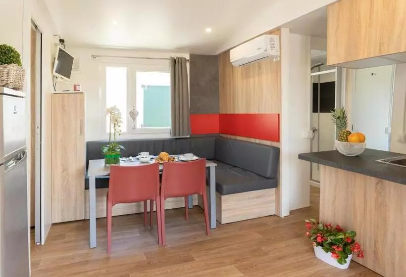 استراحتگاه Camping Atlanta & Mediterraneo Family Village