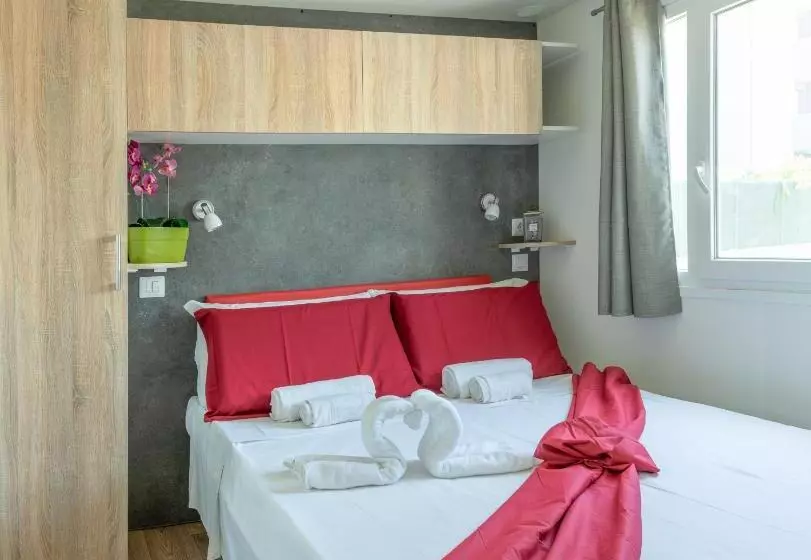استراحتگاه Camping Atlanta & Mediterraneo Family Village