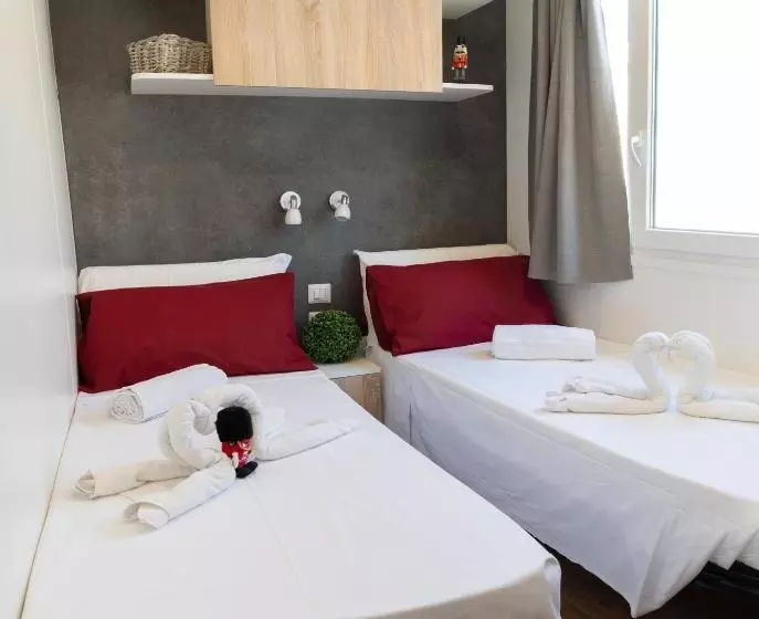 استراحتگاه Camping Atlanta & Mediterraneo Family Village