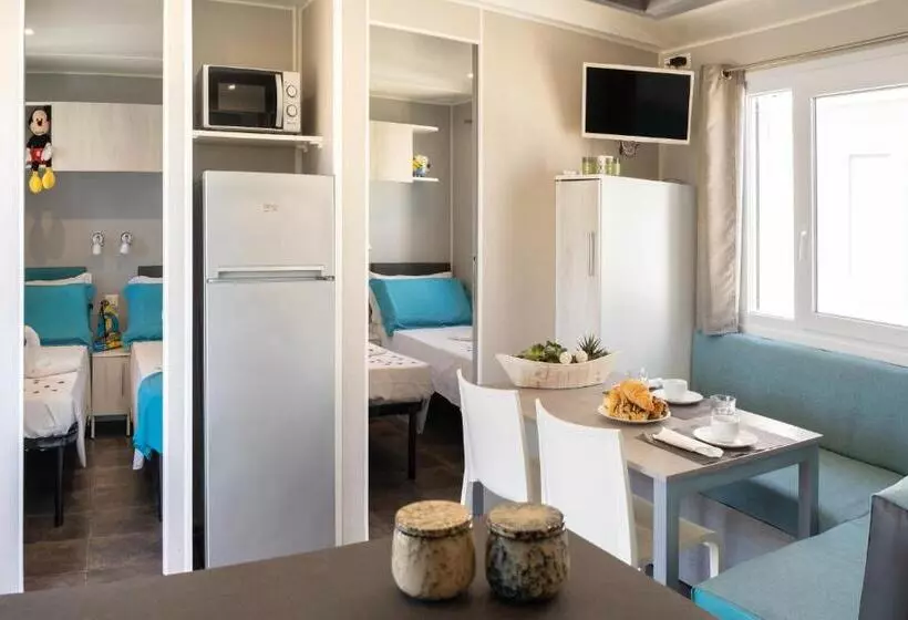 استراحتگاه Camping Atlanta & Mediterraneo Family Village