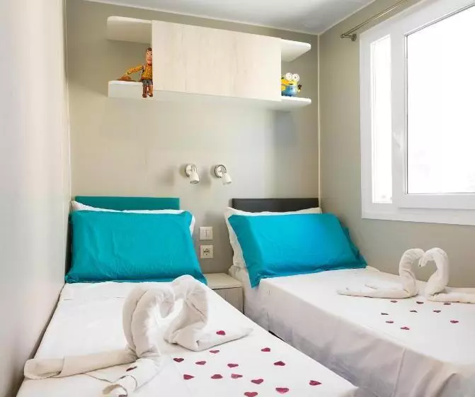استراحتگاه Camping Atlanta & Mediterraneo Family Village