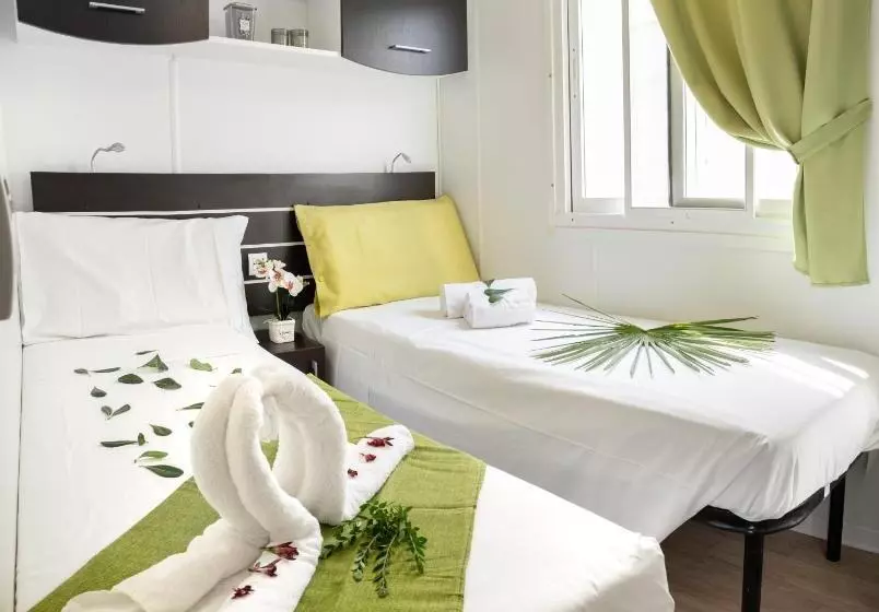 استراحتگاه Camping Atlanta & Mediterraneo Family Village