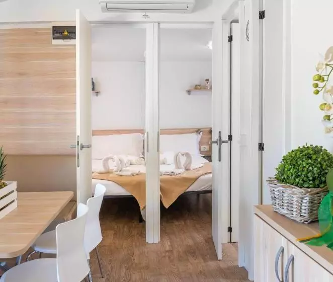 استراحتگاه Camping Atlanta & Mediterraneo Family Village
