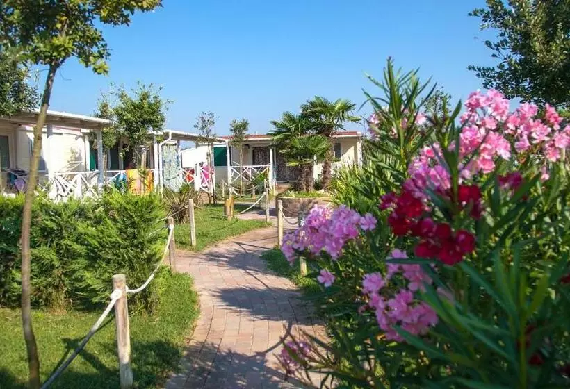 استراحتگاه Camping Atlanta & Mediterraneo Family Village