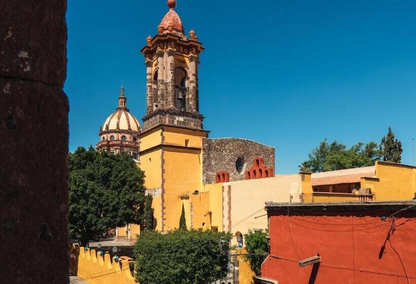 هتل Maria Camille