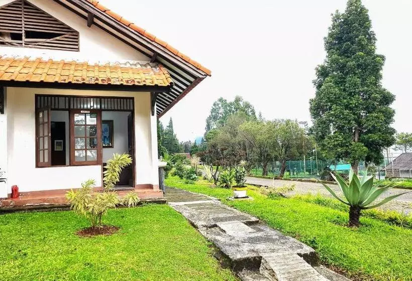 Hotelli Reddoorz Near Pasar Cipanas