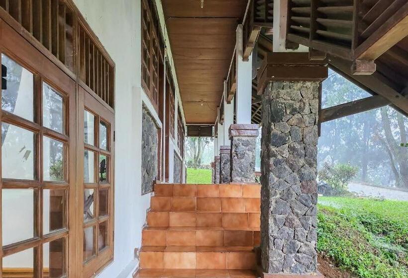 Otel Reddoorz Near Pasar Cipanas