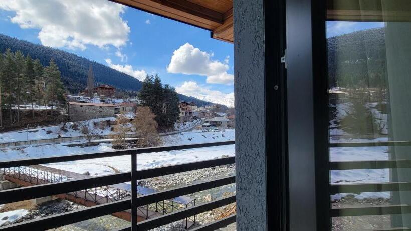 هتل Ushba In Mestia