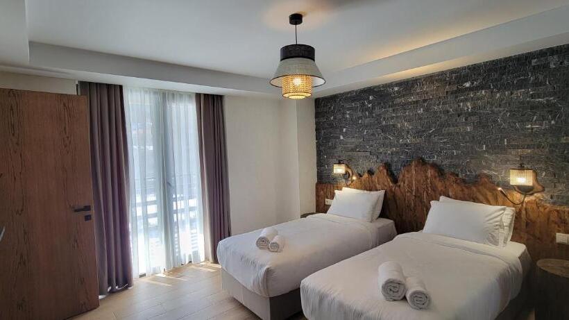 هتل Ushba In Mestia