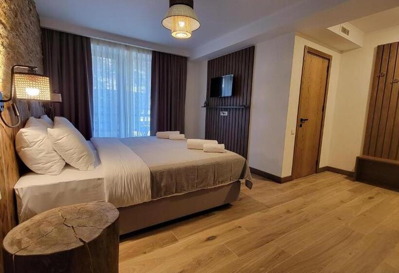 هتل Ushba In Mestia