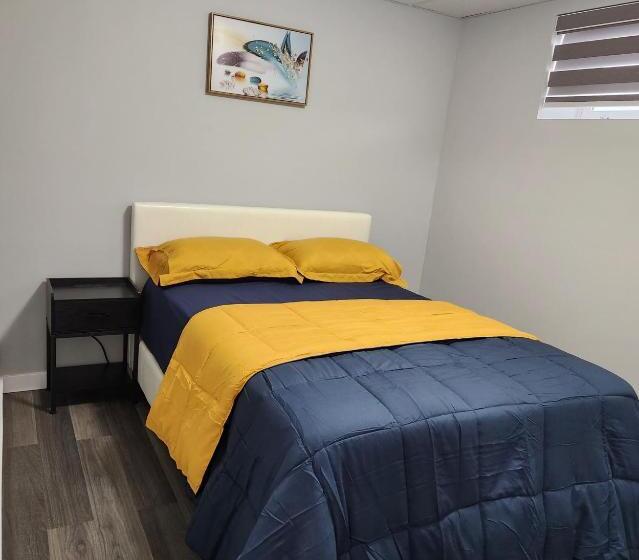 بنسيون Entire Basement Suite With Private Entrance