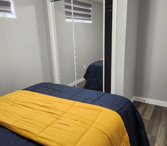 بنسيون Entire Basement Suite With Private Entrance