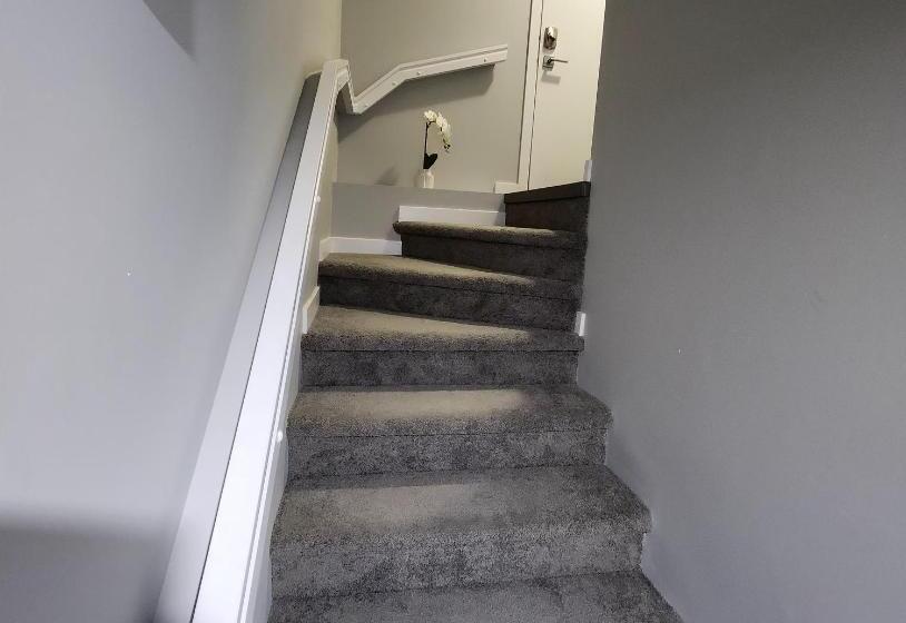 بنسيون Entire Basement Suite With Private Entrance