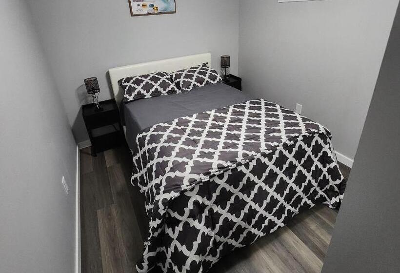 بنسيون Entire Basement Suite With Private Entrance