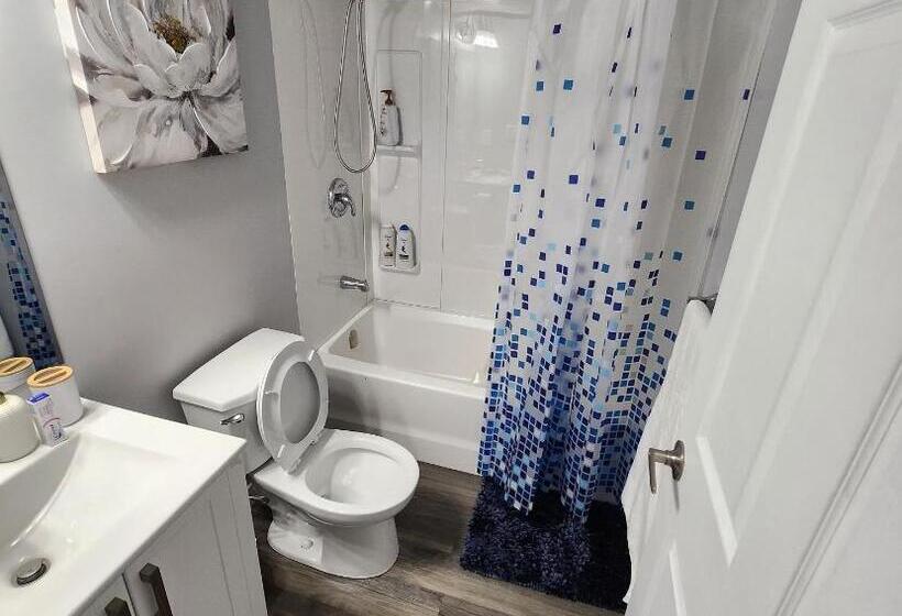 بنسيون Entire Basement Suite With Private Entrance