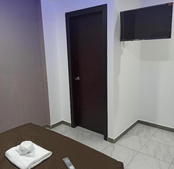 بنسيون Hostal Zafiro