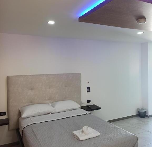 بنسيون Hostal Zafiro