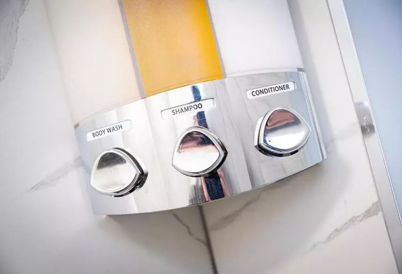 ペンション Kings Arms Suites   Luxury Double   Waterfall Shower   Self Check In