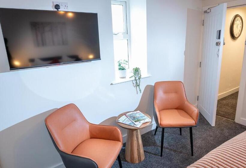 Пансион Kings Arms Suites   Luxury Double   Waterfall Shower   Self Check In