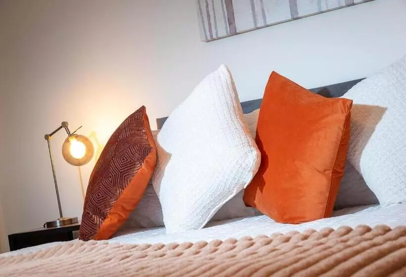 ペンション Kings Arms Suites   Luxury Double   Waterfall Shower   Self Check In