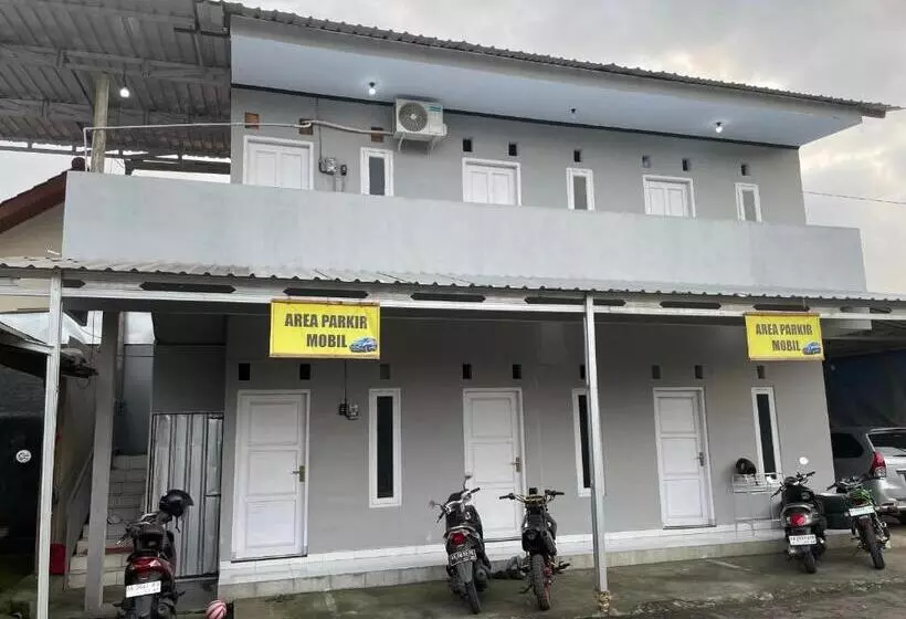 ペンション Wisma Sadewa