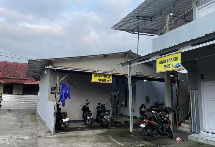 ペンション Wisma Sadewa